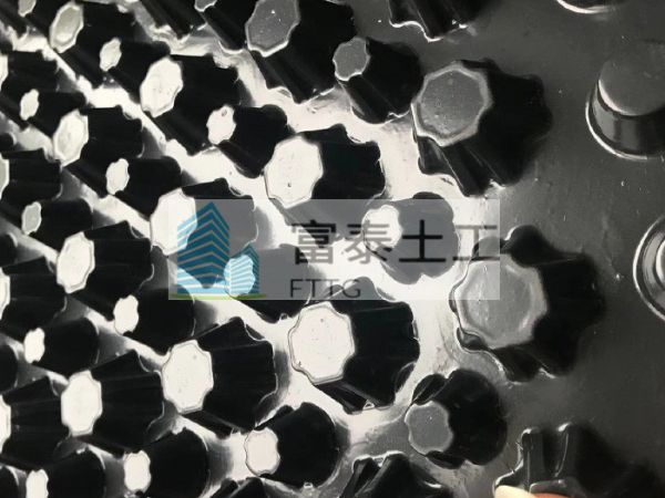 PVC排水板抗压强度更胜一筹